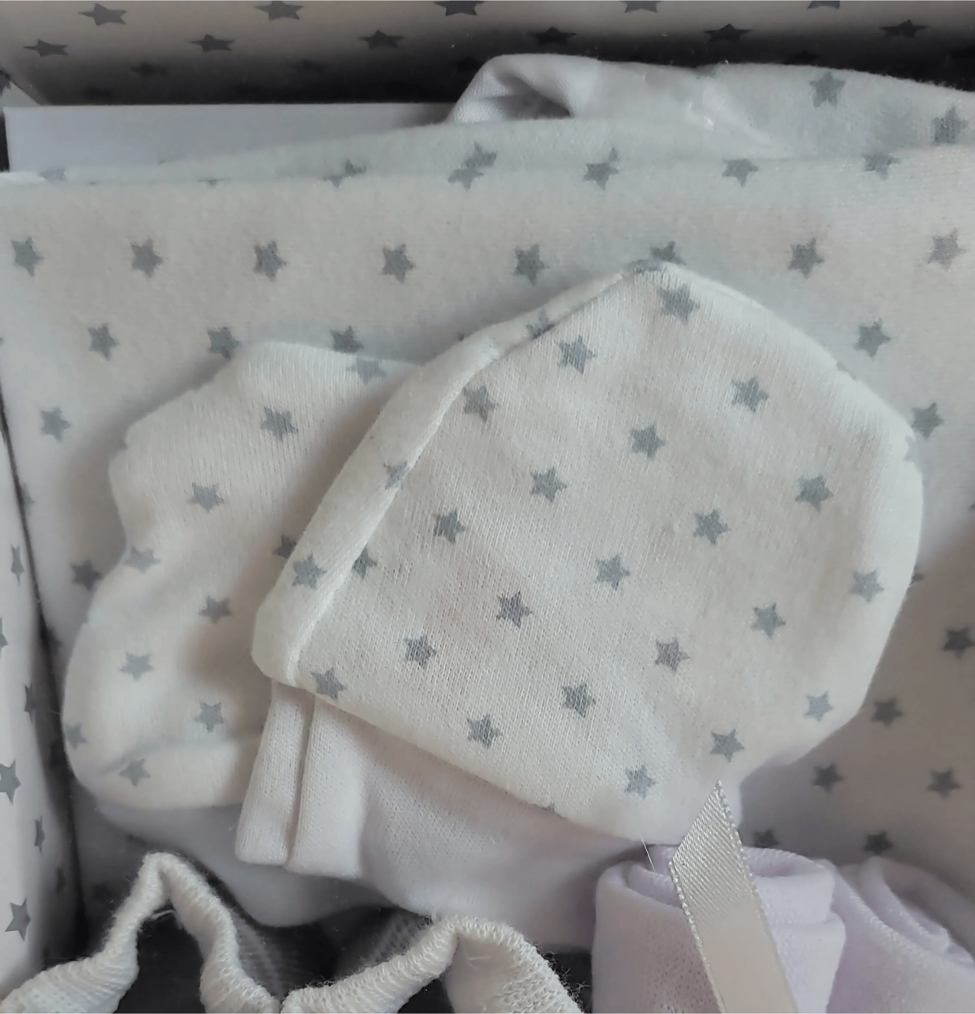Amore by Kris X Kids Baby Gift Set - 7 - Piece Newborn Essentials with Plush Toy - Little Looms